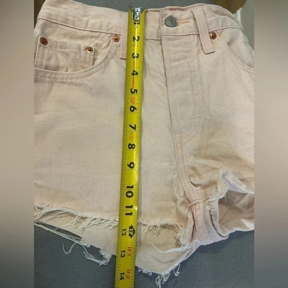 💖”Levi’s 501” Baby Pink Distressed Cut Off Short w/ Fringe Size 27💗 - Picture 10 of 14